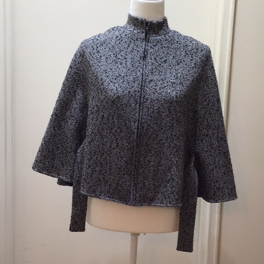 BEAUTIFUL GRAY AND BLACK  SHAWL. SZ 2